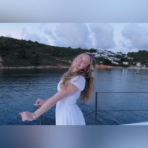 Meet your Posher, Chloe